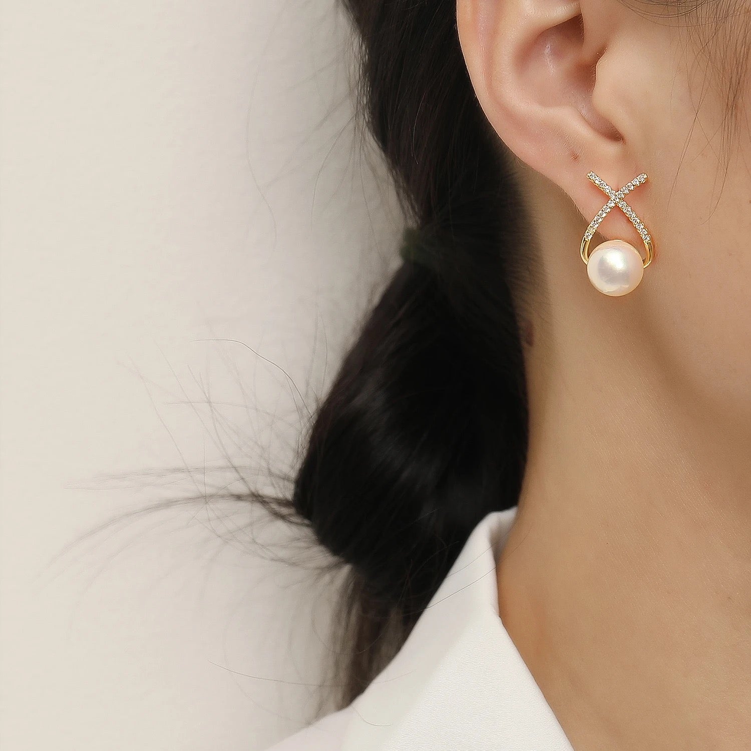 SUPER OFFER: PEARL EARRINGS (PLACED GOLD) AT 70%