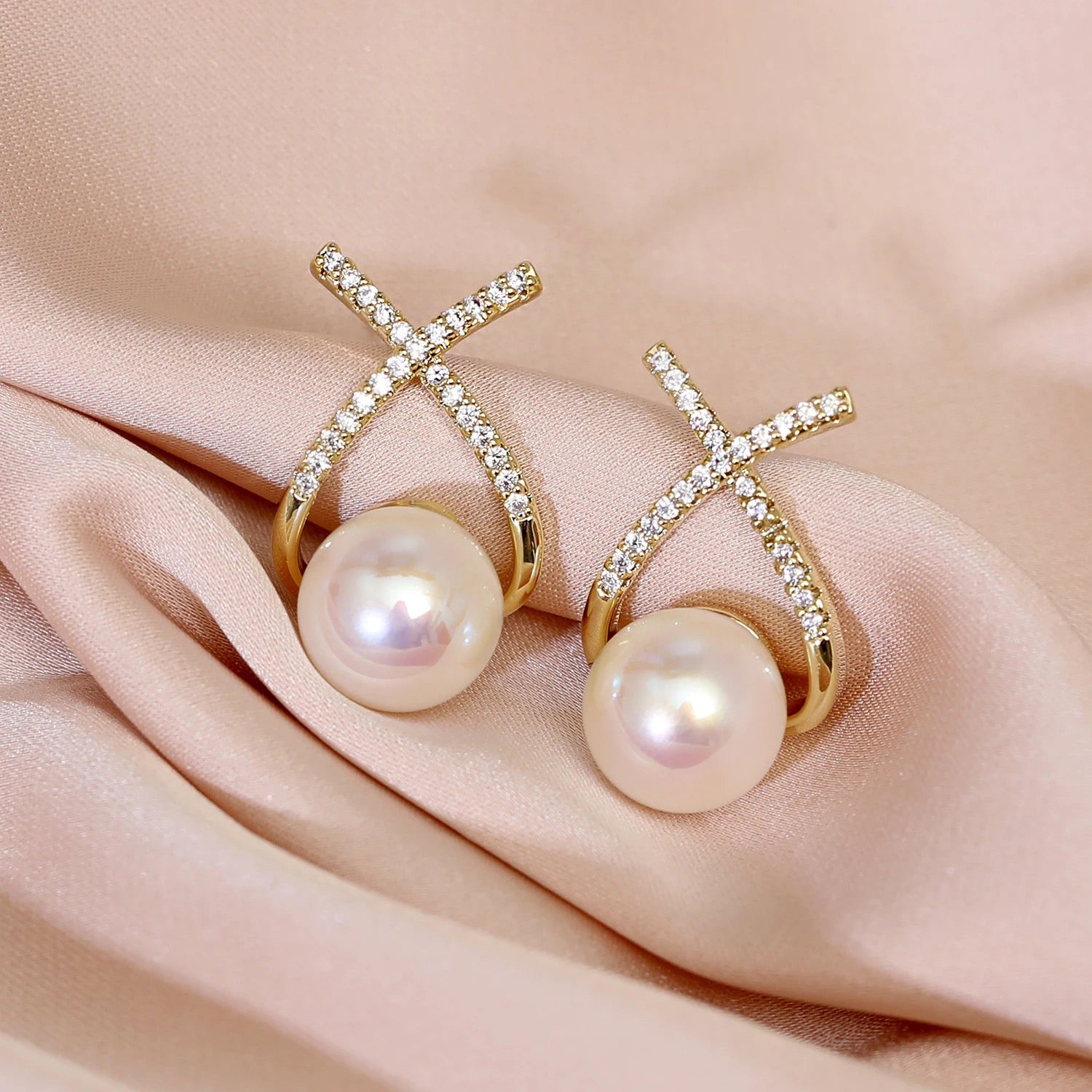 SUPER OFFER: PEARL EARRINGS (PLACED GOLD) AT 70%